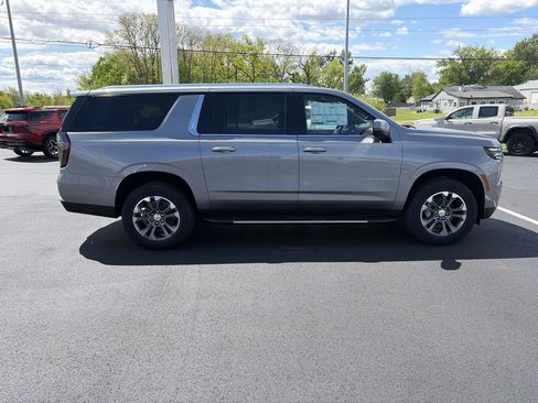 New 2026 Chevrolet Suburban LT AWD/4WD image 2