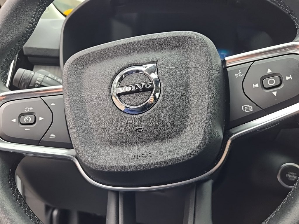 Certified 2025 Volvo XC40 B5 Ultra AWD/4WD image 24