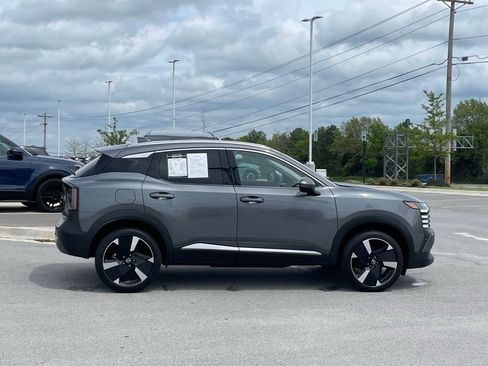 Used 2025 Nissan Kicks SR FWD image 8