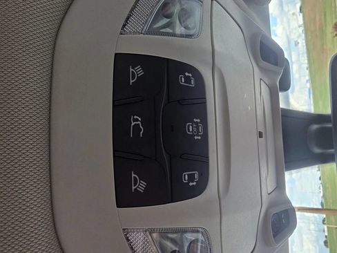 Used 2019 Chrysler Pacifica Limited FWD image 24