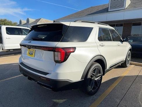 New 2026 Ford Explorer ST-Line w/ ST-Line Street Pack image 5