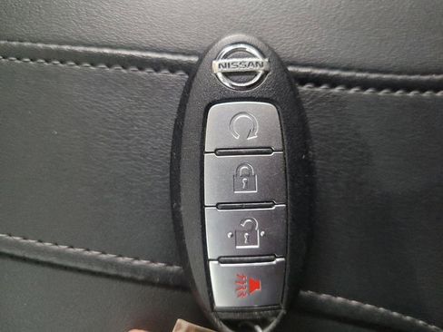 Used 2017 Nissan Rogue SV FWD image 32