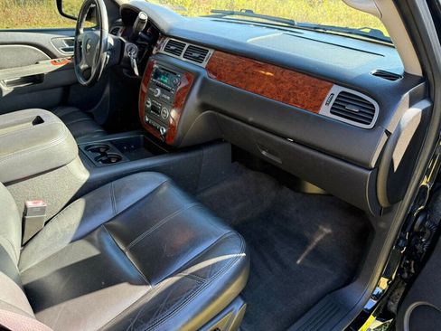 Used 2014 Chevrolet Suburban LT w/ Luxury Package image 55
