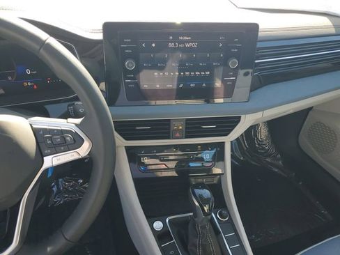 New 2026 Volkswagen Jetta SE FWD image 22