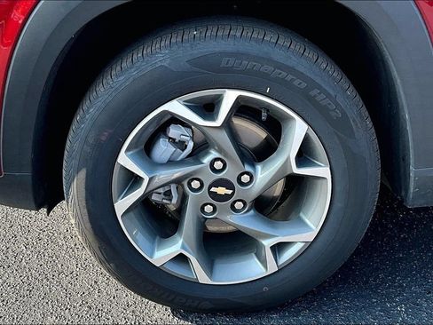 Used 2025 Chevrolet Trax LT FWD image 32