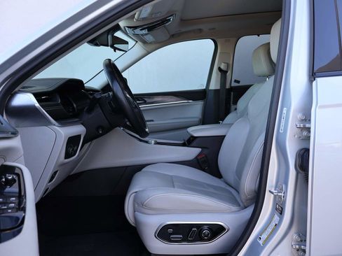 Used 2022 Jeep Grand Cherokee L Overland w/ Luxury Tech Group IV image 8