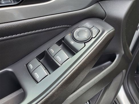 Used 2022 Chevrolet Traverse LT w/ LPO, Roadside Safety Package image 21