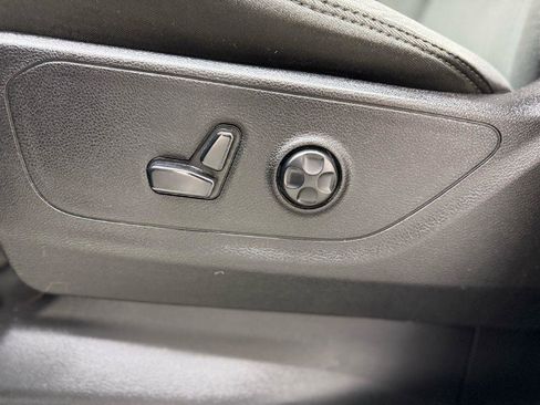 Used 2020 RAM 1500 Big Horn RWD image 10