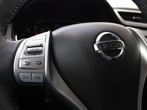 Used 2016 Nissan Rogue SL AWD/4WD image 14
