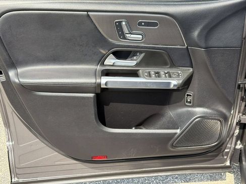 Used 2021 Mercedes-Benz GLB 250 4MATIC image 19