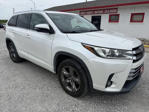 Used 2017 Toyota Highlander Limited Platinum FWD image 1