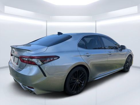 Used 2022 Toyota Camry XSE w/ Navigation Package FWD image 3