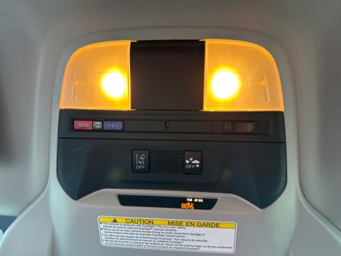 Used 2022 Subaru Crosstrek 2.0i Premium image 9