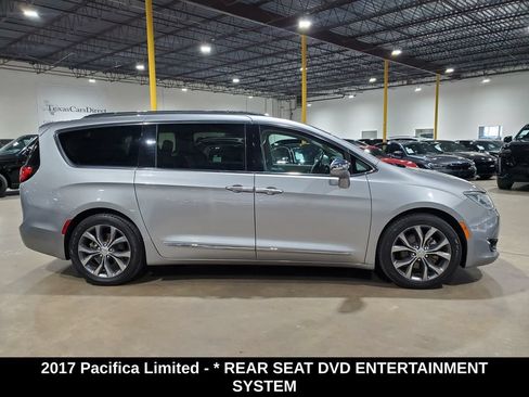 Used 2017 Chrysler Pacifica Limited FWD image 5