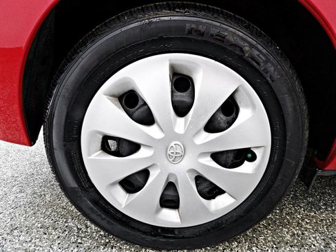 Used 2014 Toyota Prius C Two image 19