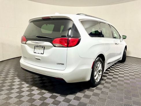 Used 2020 Chrysler Pacifica Limited FWD image 17