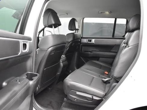Used 2025 Hyundai Santa Fe SEL FWD image 15