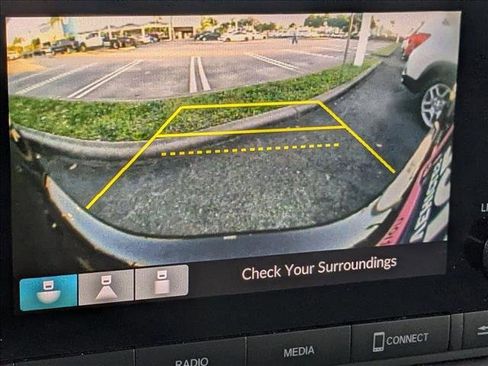 Used 2023 Honda Pilot LX image 12