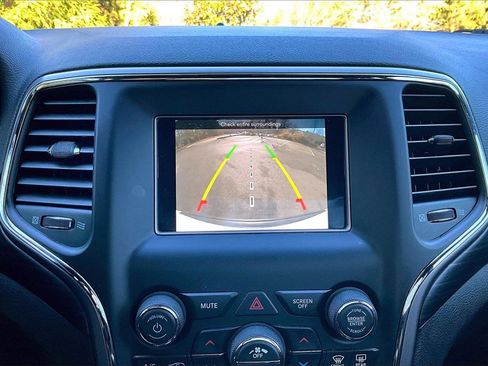 Certified 2021 Jeep Grand Cherokee Laredo image 13