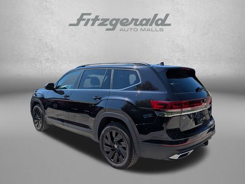 Used 2024 Volkswagen Atlas SE w/ Panoramic Sunroof Package AWD/4WD image 3
