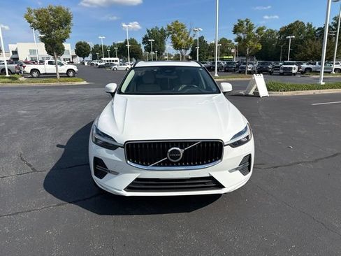 Used 2022 Volvo XC60 B5 Momentum w/ Climate Package FWD image 2