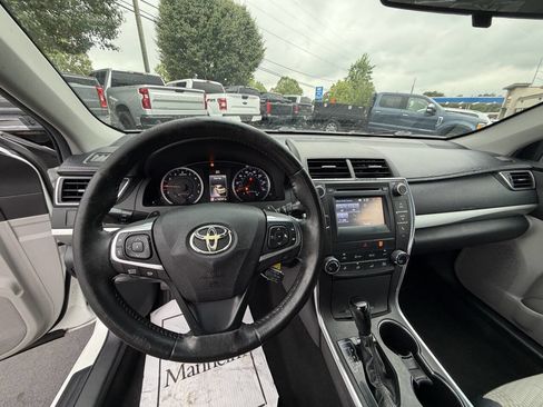 Used 2015 Toyota Camry SE FWD image 15