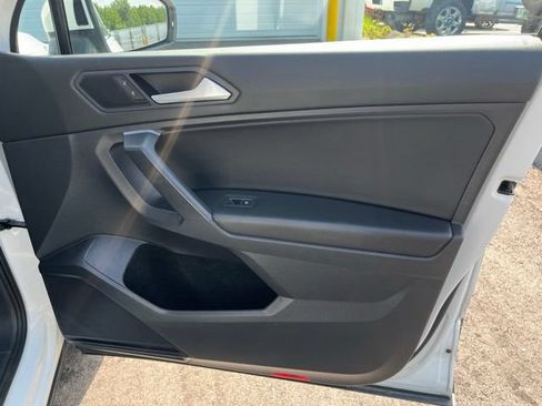 Used 2021 Volkswagen Tiguan SE w/ Panoramic Sunroof Package AWD/4WD image 10