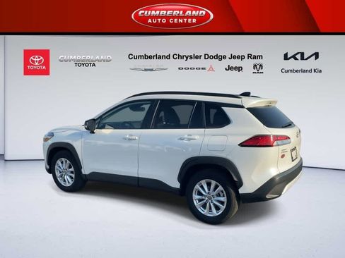 Used 2025 Toyota Corolla Cross LE image 6