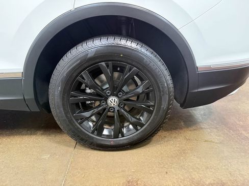 Used 2018 Volkswagen Tiguan SE w/ Panoramic Sunroof Package AWD/4WD image 87