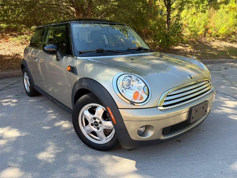 Used 2009 MINI Cooper Hardtop FWD image 1