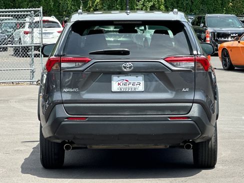 Used 2019 Toyota RAV4 LE FWD image 5