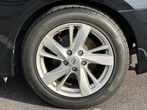 Used 2015 Nissan Altima 2.5 SV w/ Convenience Package image 9