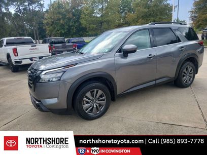 Used 2023 Nissan Pathfinder SV w/ Black Appearance Package