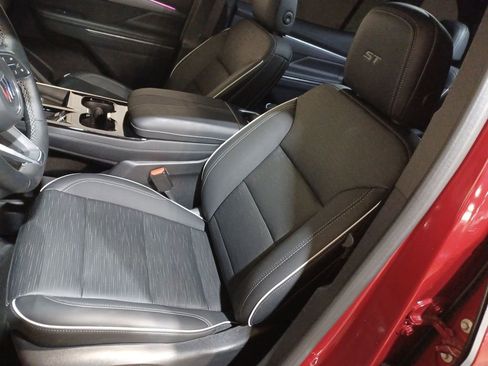 Used 2025 Buick Enclave Sport Touring image 13