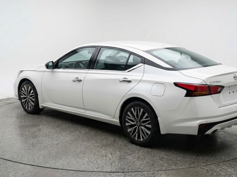 Used 2025 Nissan Altima 2.5 SV FWD image 6