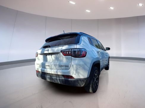 Used 2024 Jeep Compass Limited image 4