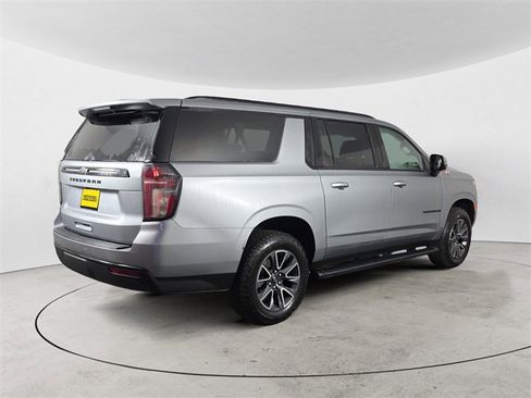 Used 2024 Chevrolet Suburban Z71 w/ Luxury Package image 5