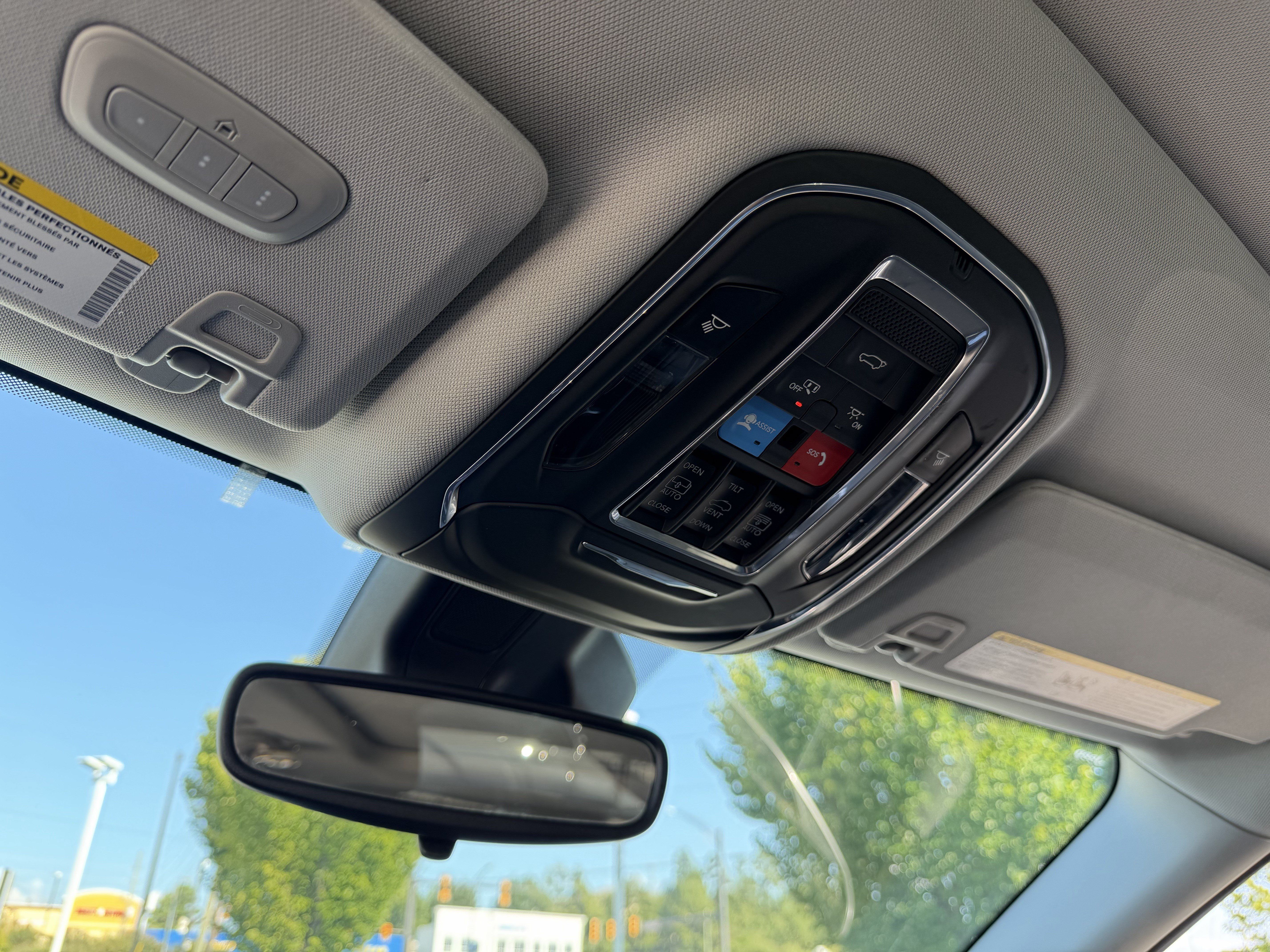 Used 2023 Jeep Grand Cherokee Limited AWD/4WD image 30