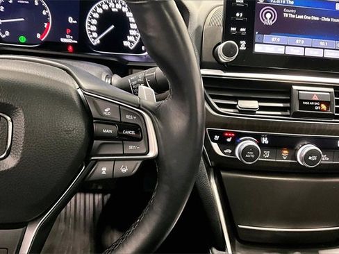 Used 2019 Honda Accord Touring image 12