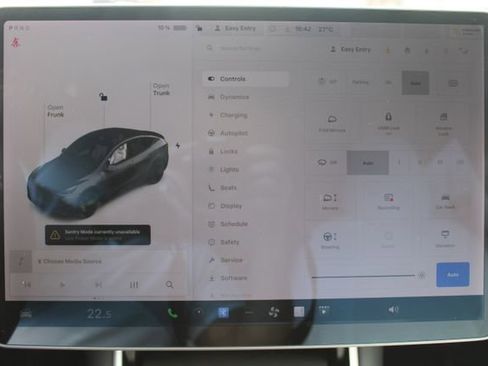 Used 2020 Tesla Model Y Performance image 15