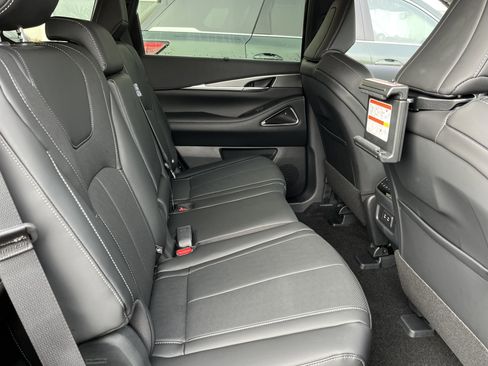 Certified 2026 INFINITI QX60 Luxe w/ Family Package FWD image 21