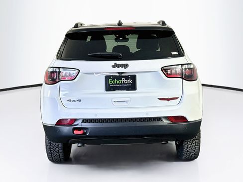 Used 2025 Jeep Compass Trailhawk AWD/4WD image 7
