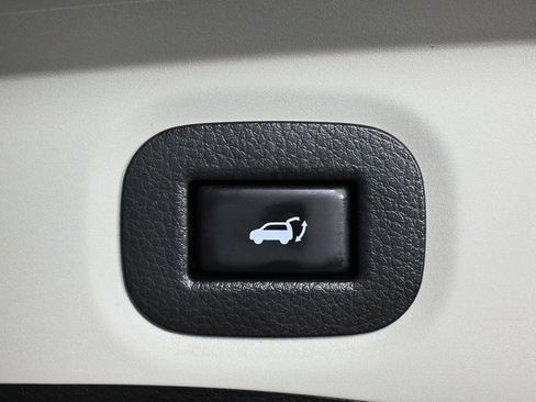 Used 2017 Nissan Rogue SL w/ SL Premium Package image 30