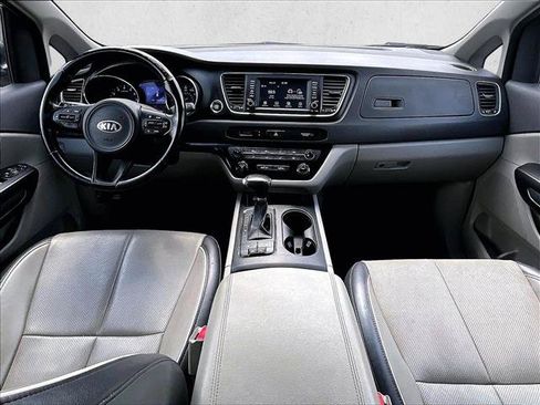 Used 2017 Kia Sedona LX w/ LX Essentials Premium Package FWD image 16