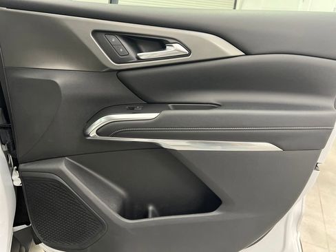 Used 2024 Chevrolet Traverse LT image 28