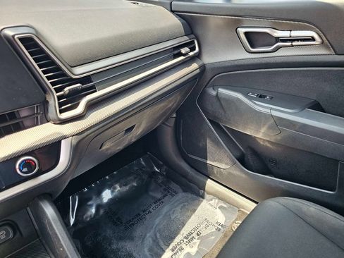 Certified 2024 Kia Sportage LX FWD image 25