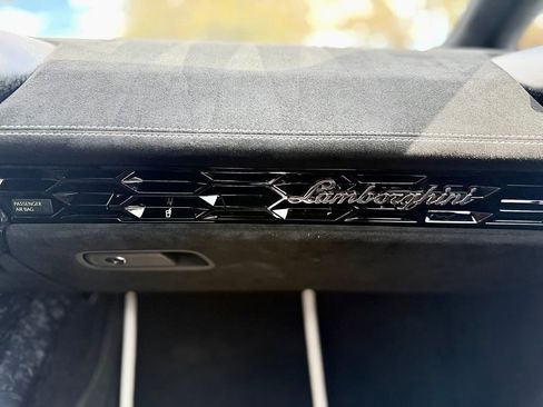 Used 2019 Lamborghini Huracan Performante image 40