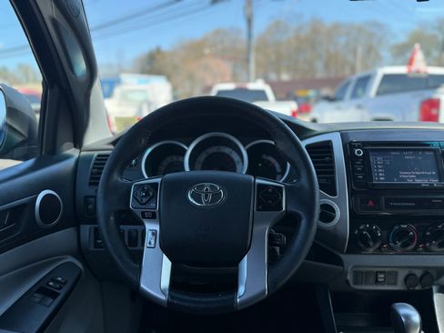 Used 2015 Toyota Tacoma 4x4 Access Cab V6 w/ TRD Sport Package image 27