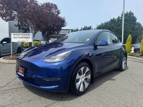 Used 2024 Tesla Model Y Long Range AWD/4WD image 1