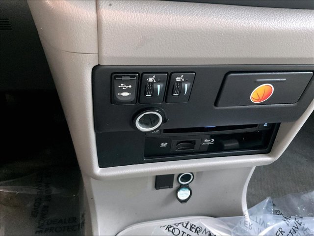 Used 2017 Toyota Sienna XLE FWD image 25